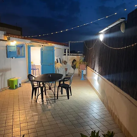 فندق مبيت وإفطار Blue House كالياري